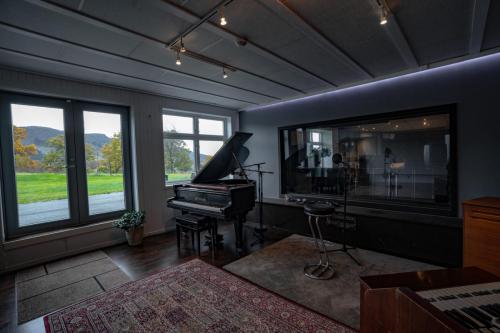 099 – Espevik Studios-03630